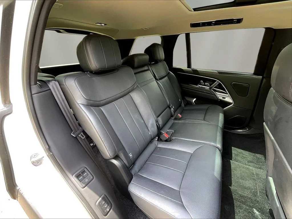 Used 2023 Fuji White Land Rover SE image 24