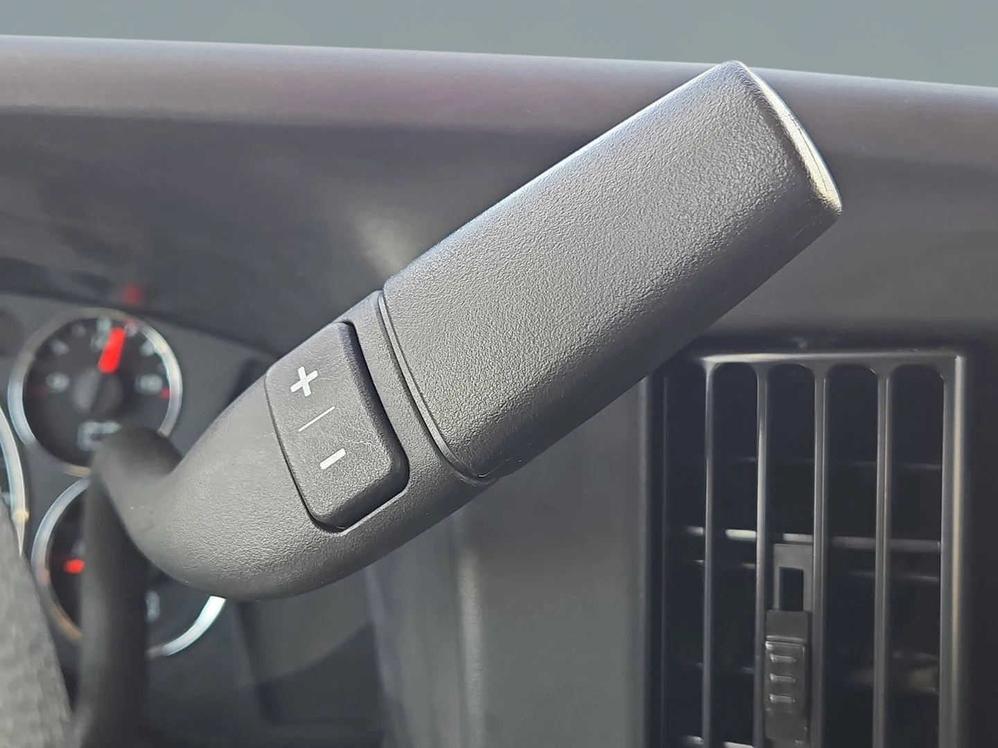 2025 Chevrolet Express Cargo Work Van - Photo 13