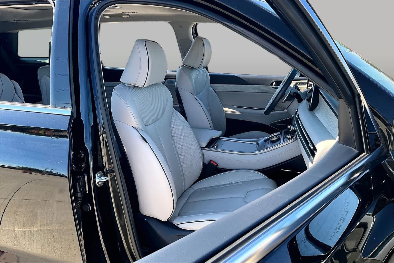 Used 2024 Abyss Black Pearl Hyundai Calligraphy image 9