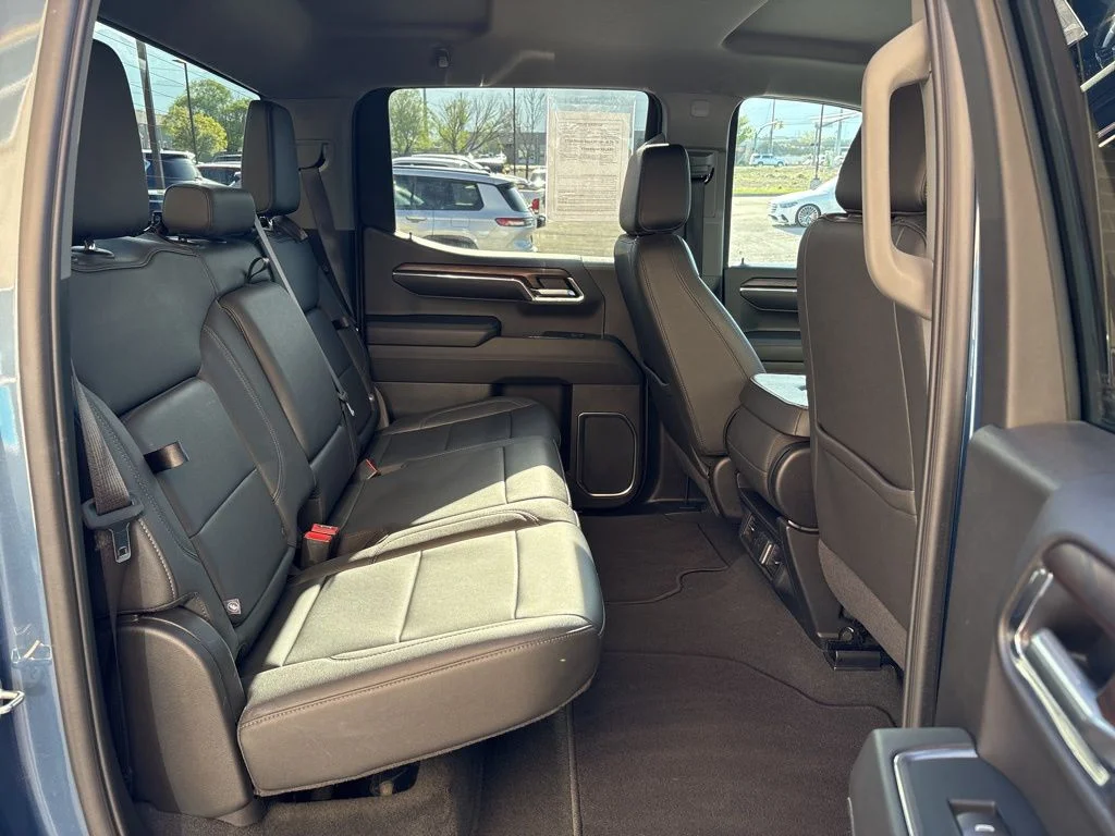 2024 GMC Sierra 1500 SLT - Photo 17