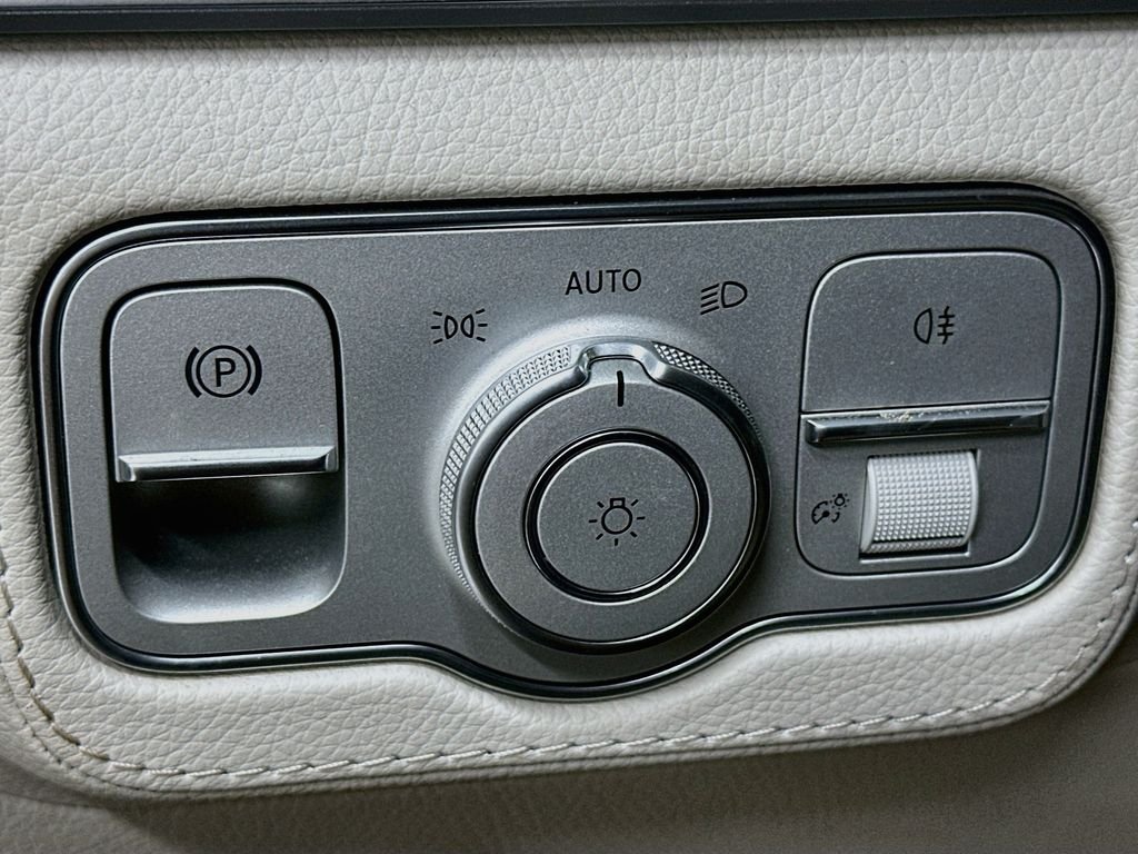 Certified Used 2026  Mercedes-Benz GLE 580 image 11