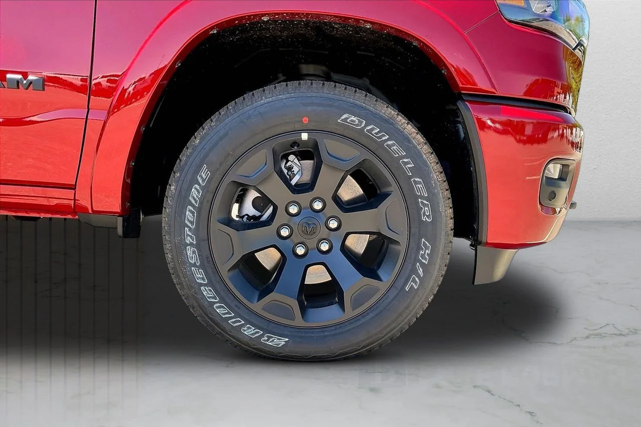 New 2026 Molten Red Pearl-Coat Exterior Paint RAM Big Horn/Lone Star image 32
