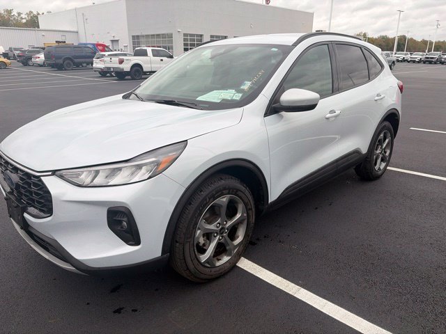 Used 2025 Silver Metallic Ford ST-Line Select image 3