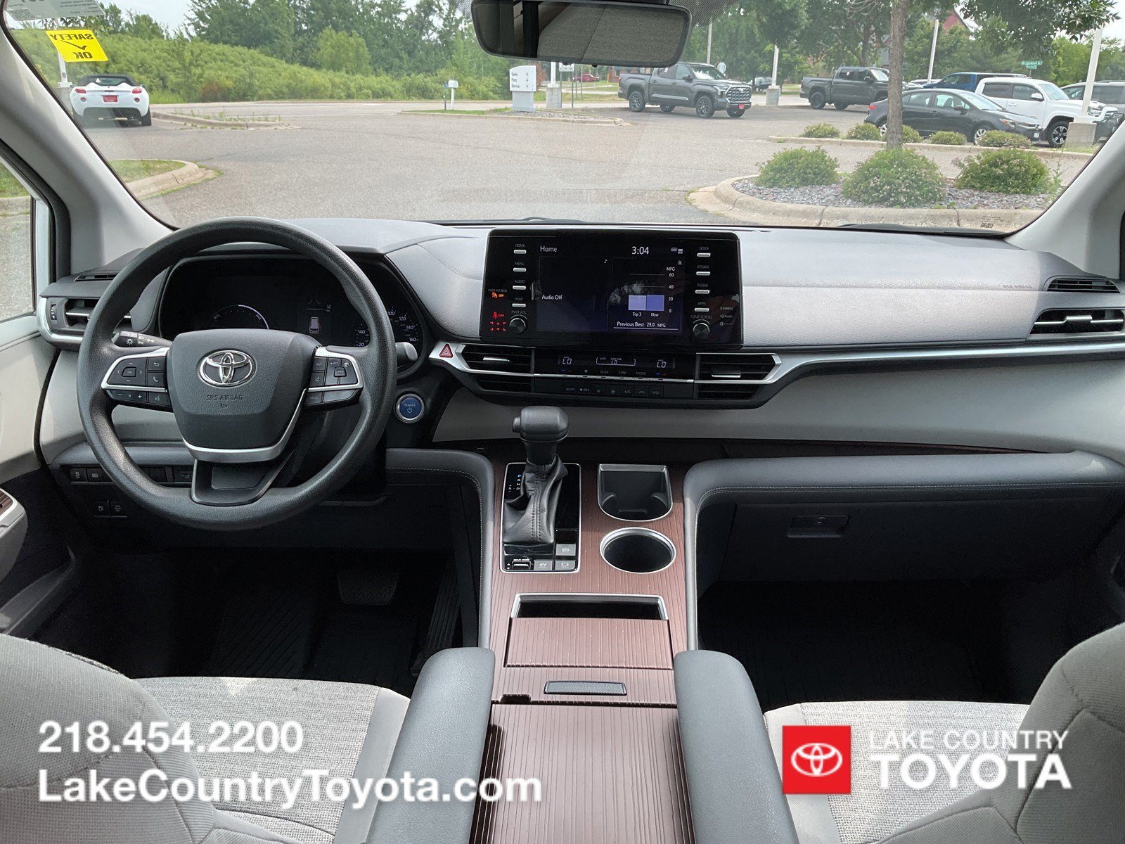 Used 2021 White Toyota LE image 16
