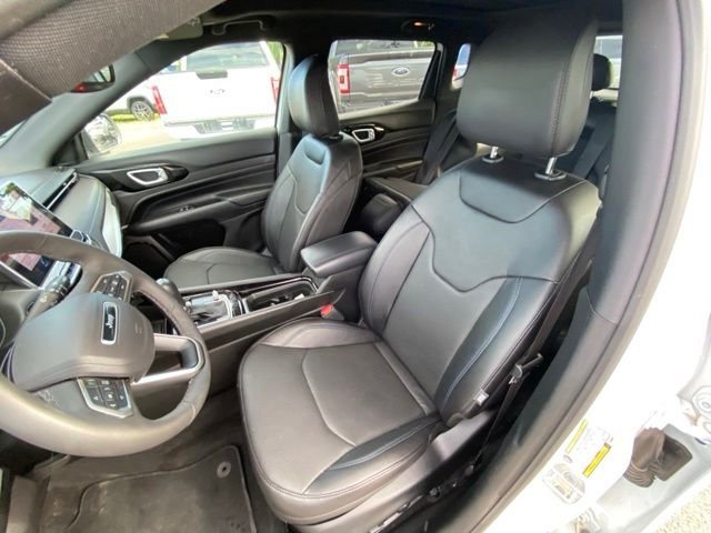Used 2025 White Jeep Limited image 10