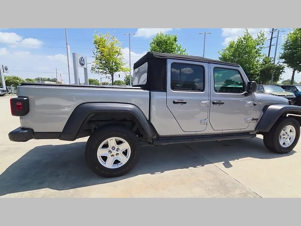 Used 2020 Silver Jeep Sport image 48