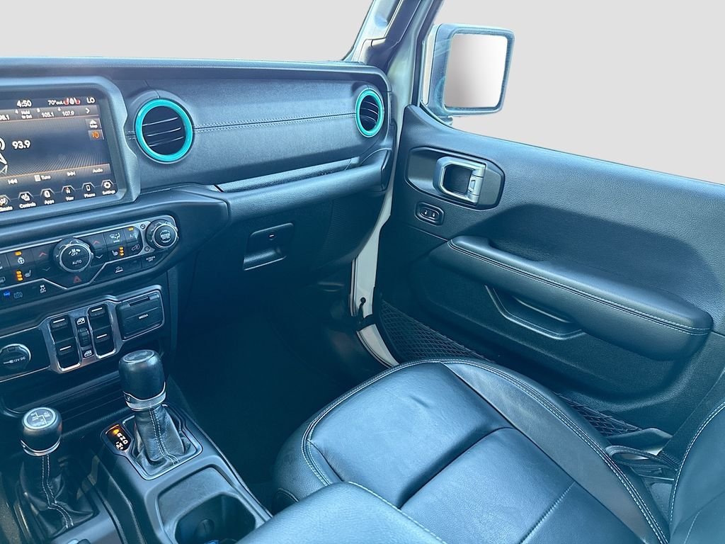 Used 2022 Bright White Clearcoat Jeep Unlimited Sahara image 23