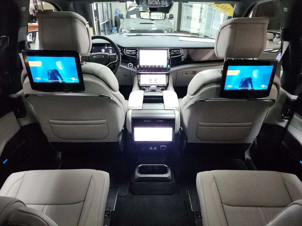 New 2026 Bright White Clearcoat Jeep Summit Obsidian image 16