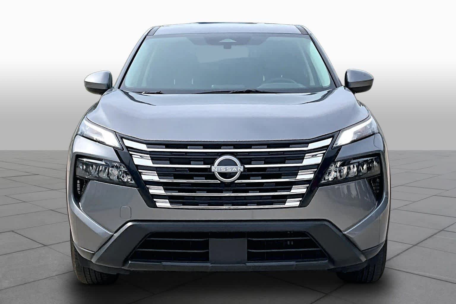 Used 2025 Gun Metallic Nissan SV image 4