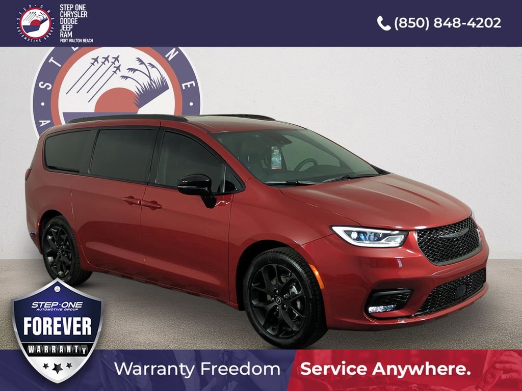 2026 Chrysler Pacifica Select's photo