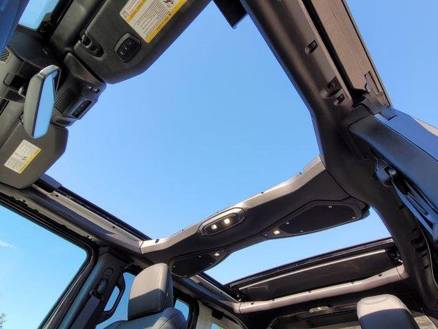 2025 Jeep Wrangler 4-Door Sahara - Photo 18