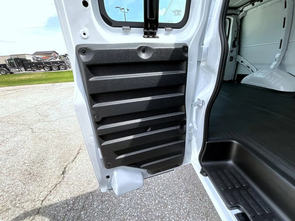 New 2026 Summit White Chevrolet 1WT image 20