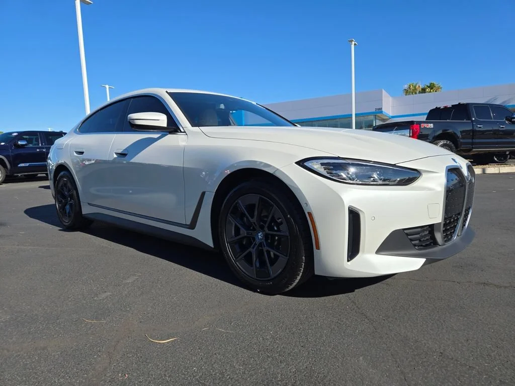Used 2023 Mineral White Met BMW eDrive35 image 1