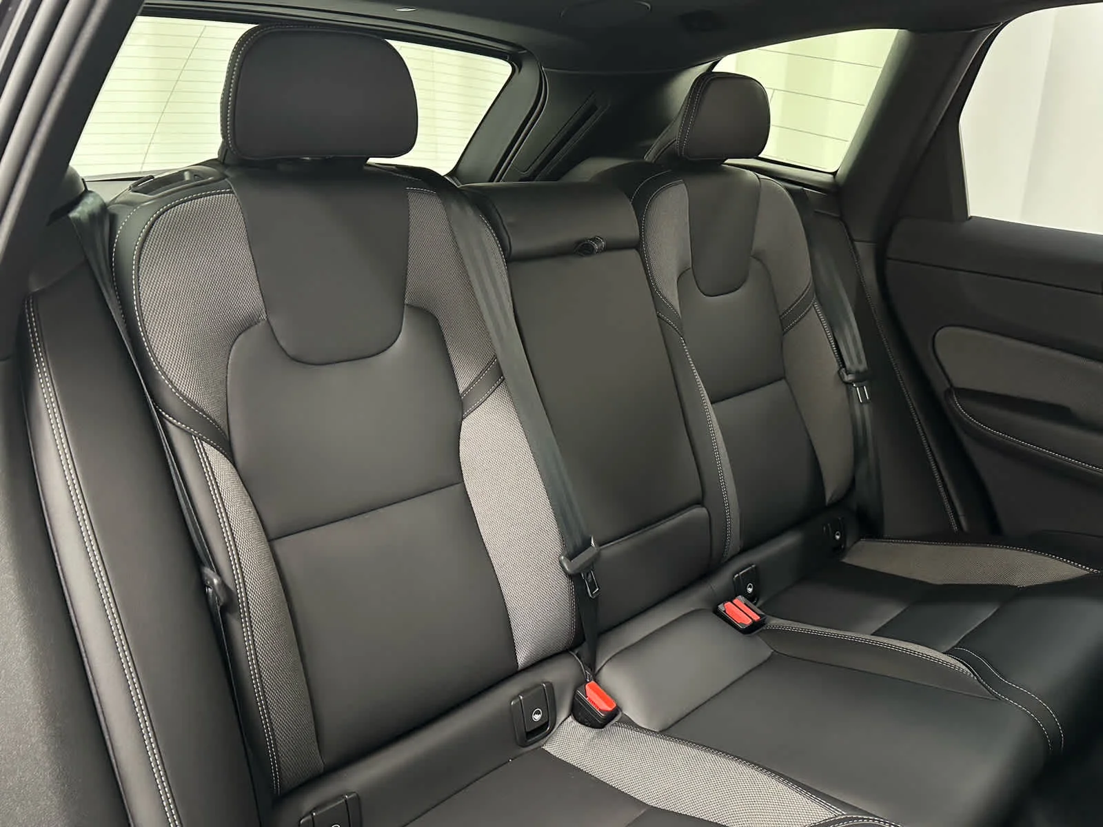 Used 2025 Onyx Black Metallic Volvo Ultra image 22