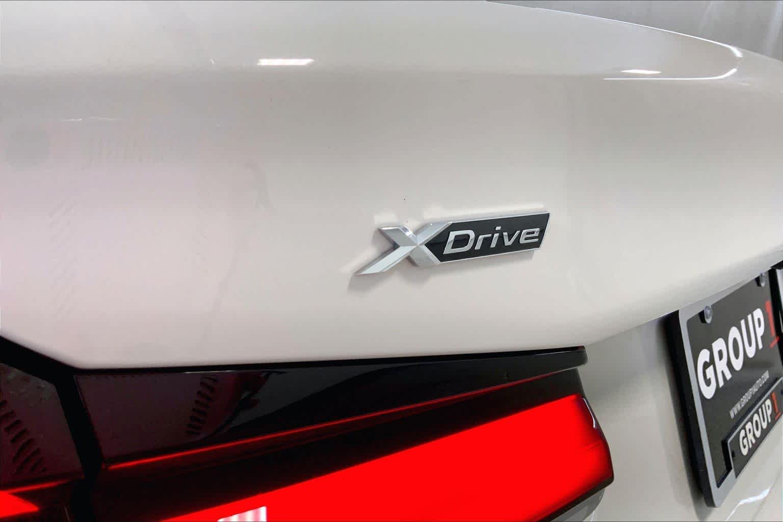 Used 2022 Alpine White BMW 540i xDrive image 29