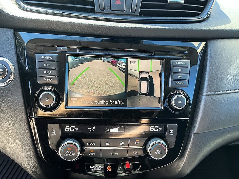 Used 2019 Brilliant Silver Metallic Nissan SV image 18