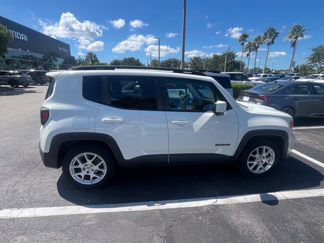 Used 2021 Alpine White Clearcoat Jeep Latitude image 10
