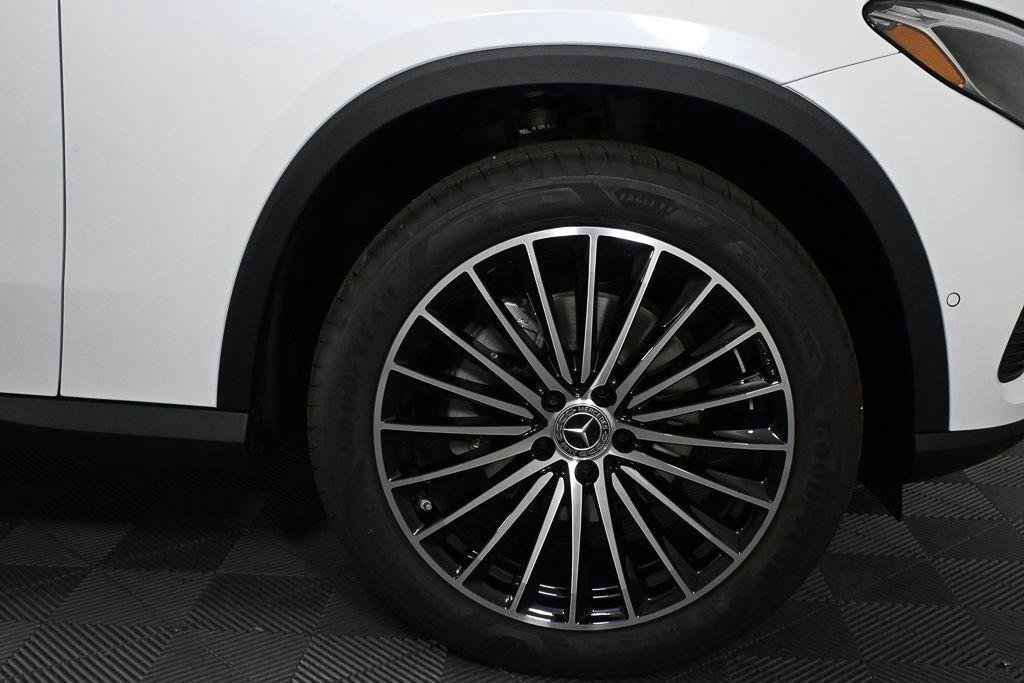 New 2027 MANUFAKTUR Moonlight White Metallic Mercedes-Benz GLC 300 image 73