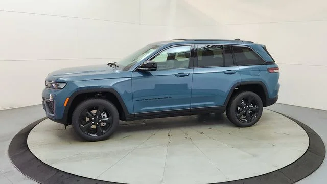 New 2026 Steel Blue Exterior Paint Jeep Limited image 5