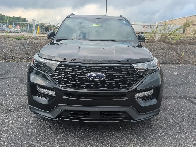 Certified Used 2023 Agate Black Metallic Ford ST-Line image 2