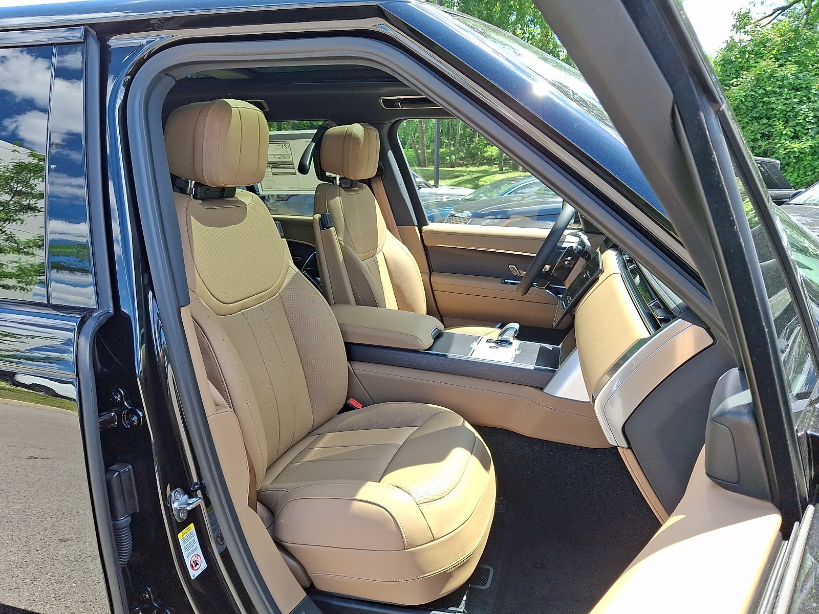 New 2026 Santorini Black LAND ROVER SE image 3