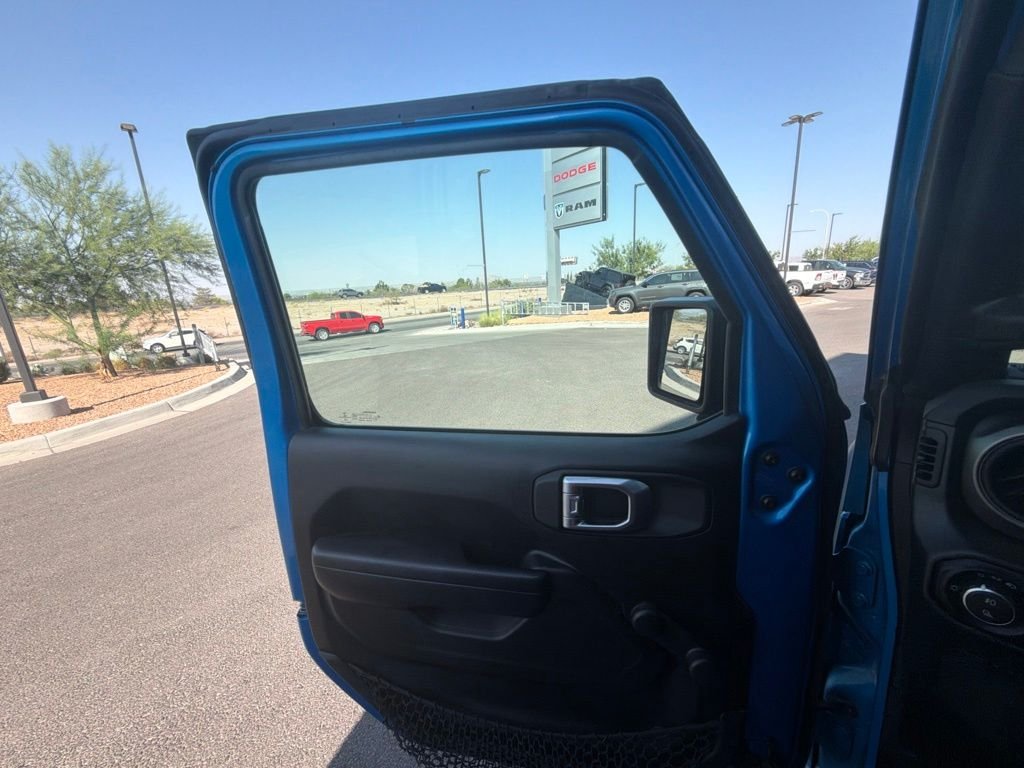 Used 2022 Blue Jeep Sport image 35