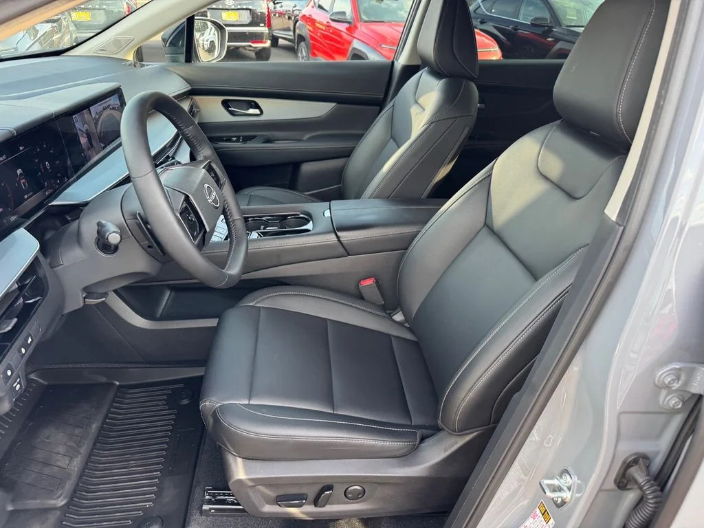 Used 2025 Gray Nissan SL image 7