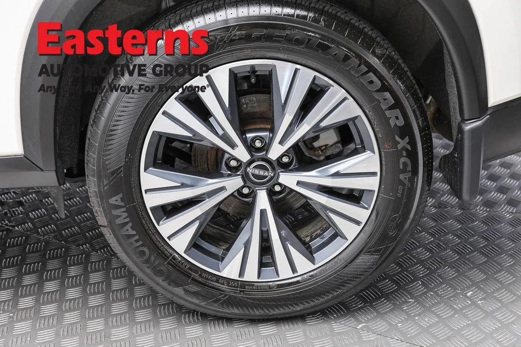 Used 2023 White Nissan SV image 8