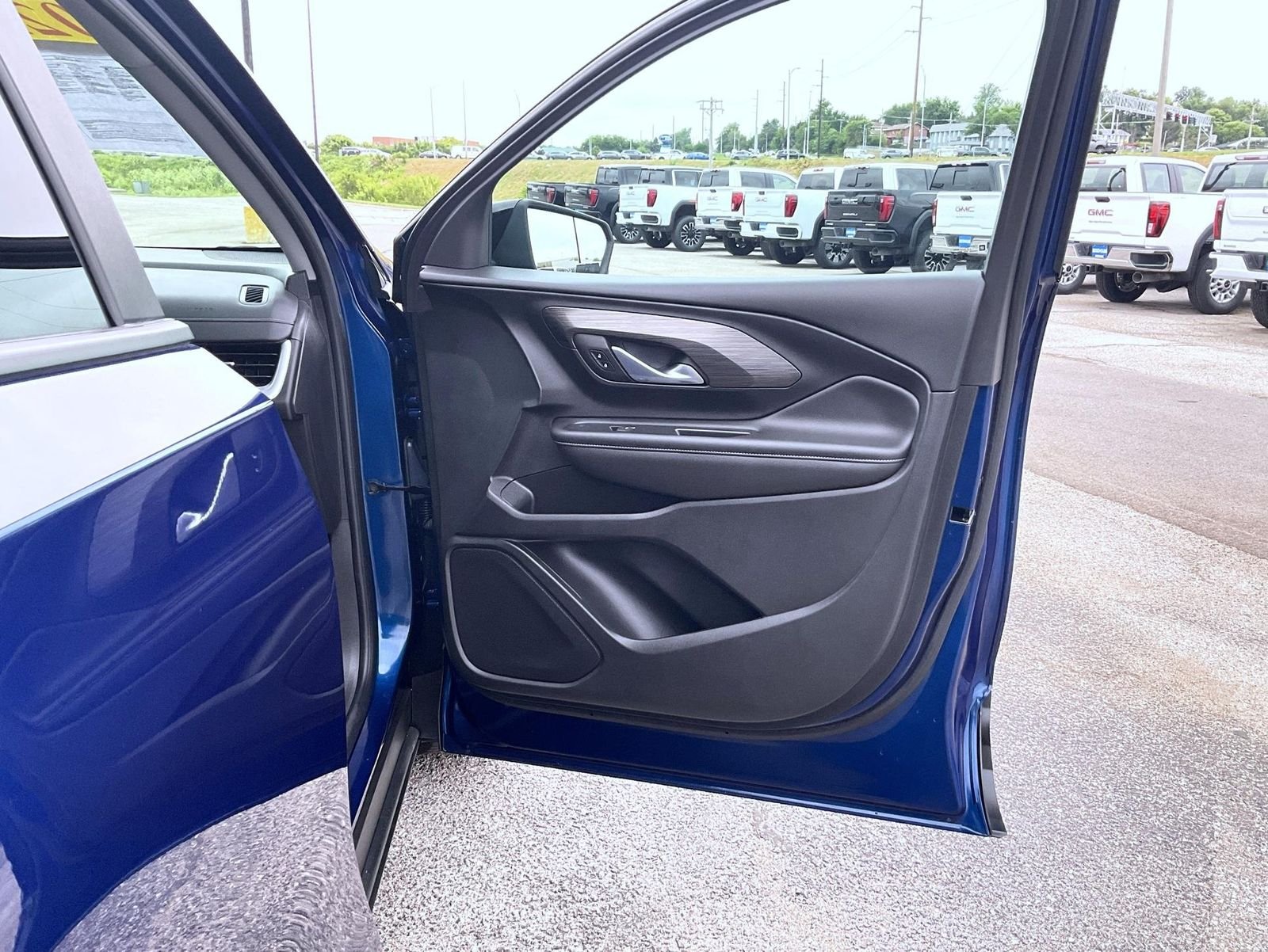 Used 2022 Blue GMC SLE image 16
