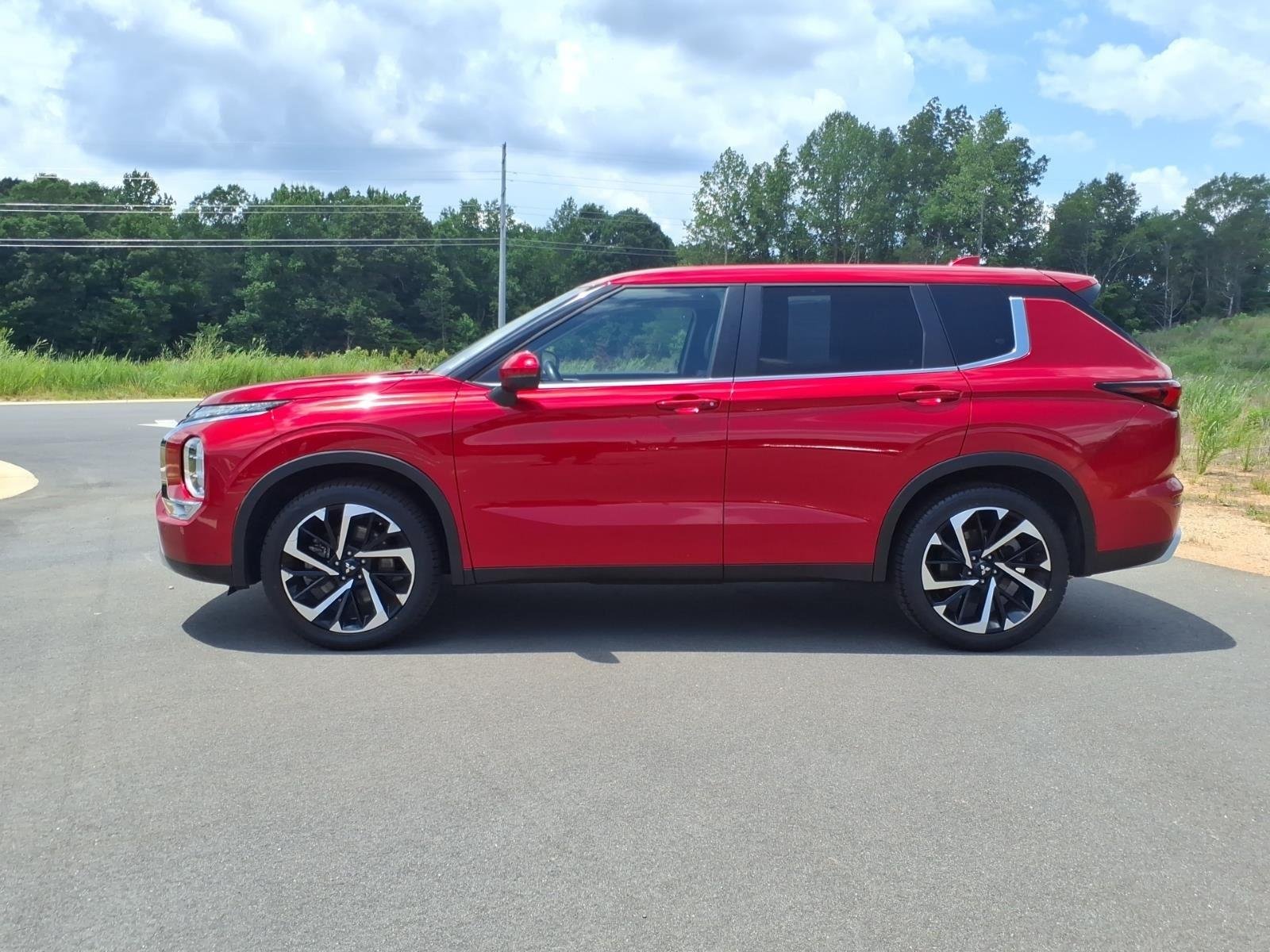Used 2024 Red Diamond Mitsubishi SE image 3