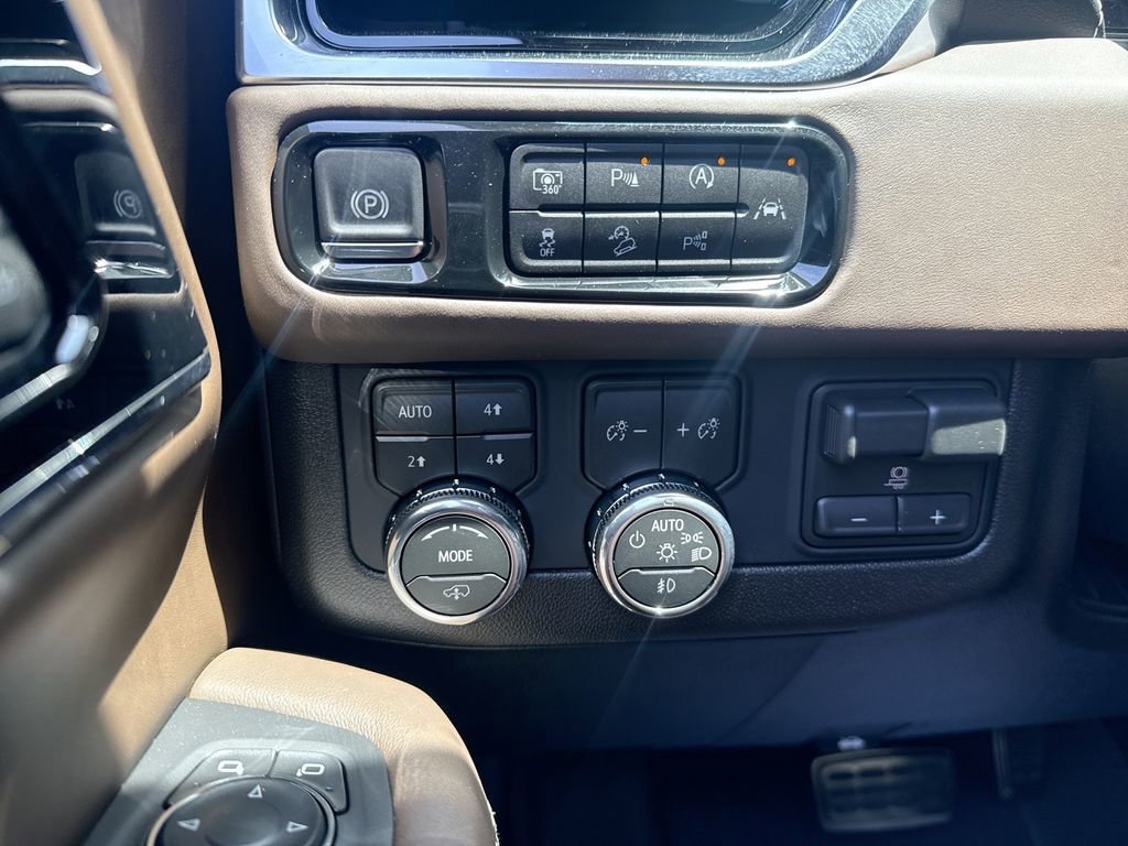 2026 GMC Yukon Denali Ultimate - Photo 18