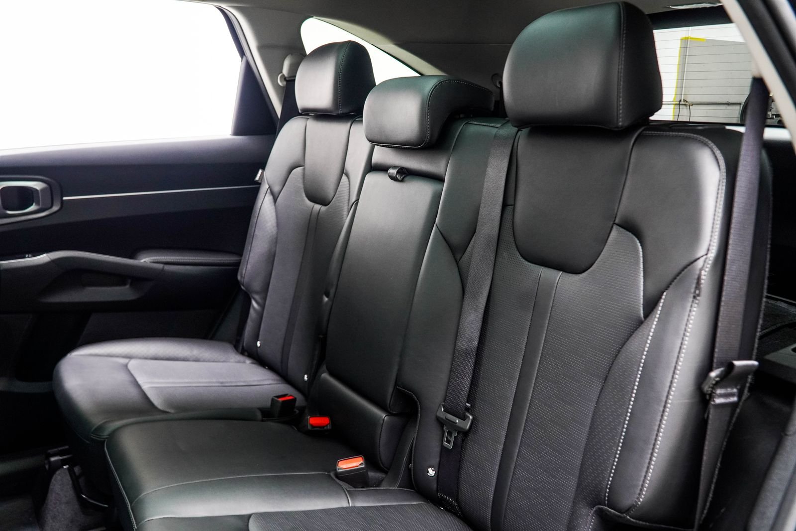 Used 2025 Black Kia S image 41