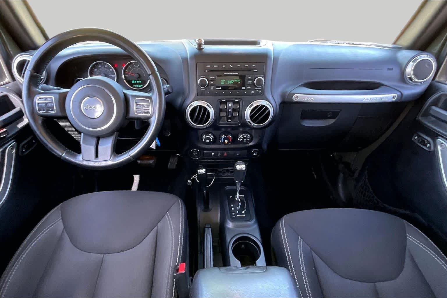 Used 2015 Tank Clearcoat Jeep Sahara image 14
