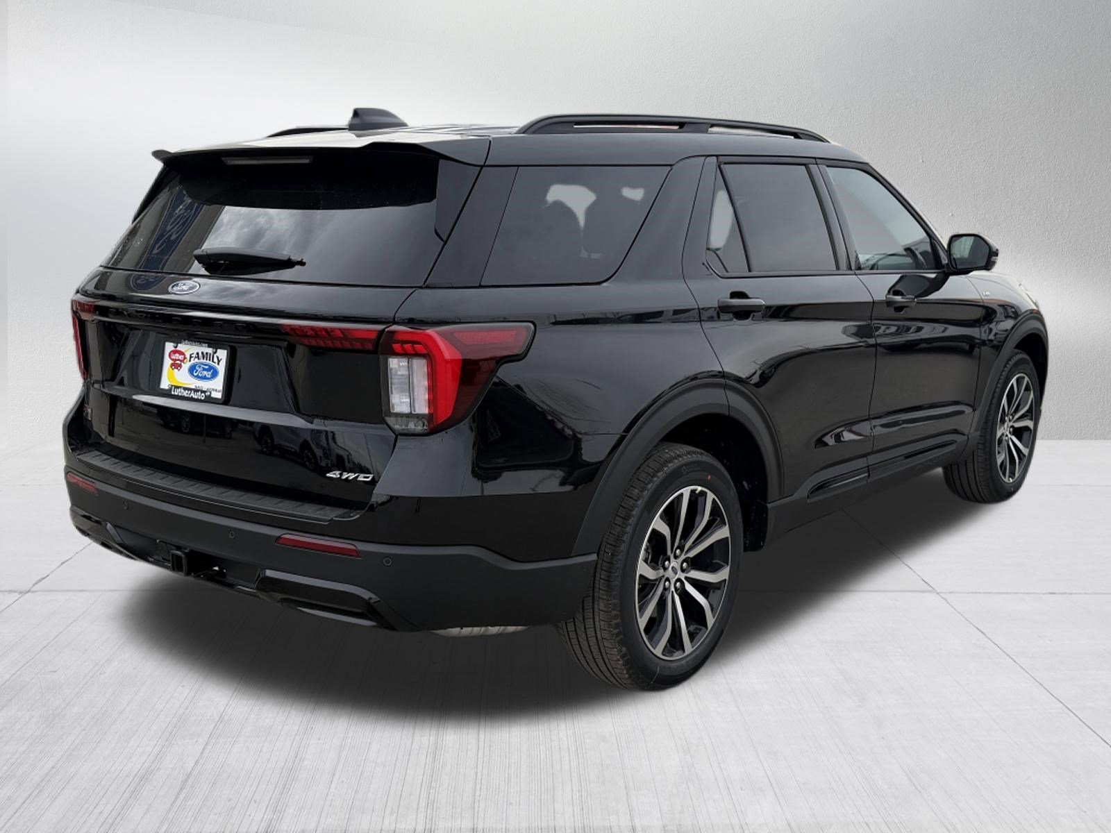 New 2026 Agate Black Metallic Ford ST-Line image 4