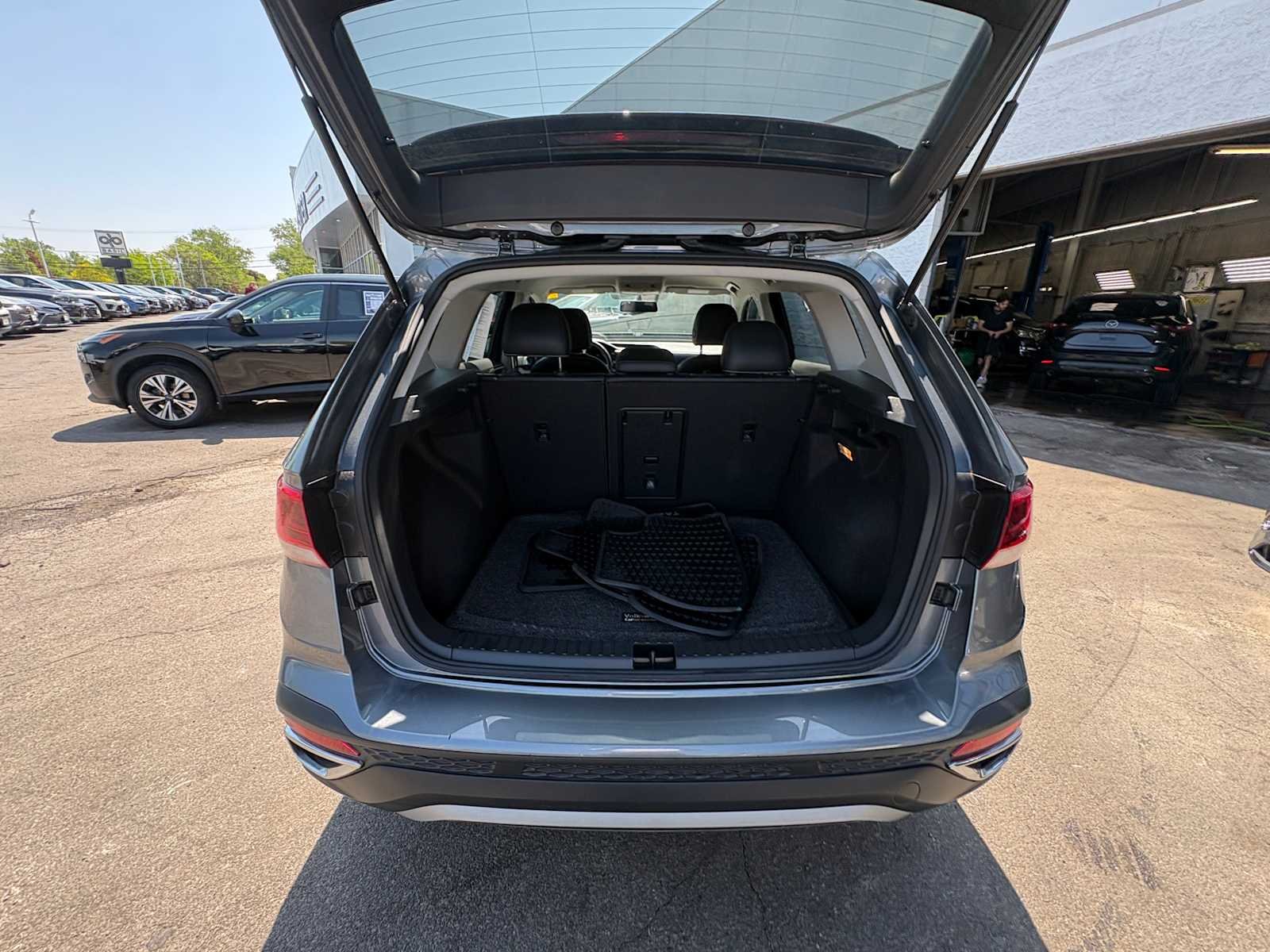 Used 2022 Platinum Gray Metallic Volkswagen SE image 24