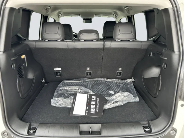 Used 2023 White Jeep Trailhawk image 10