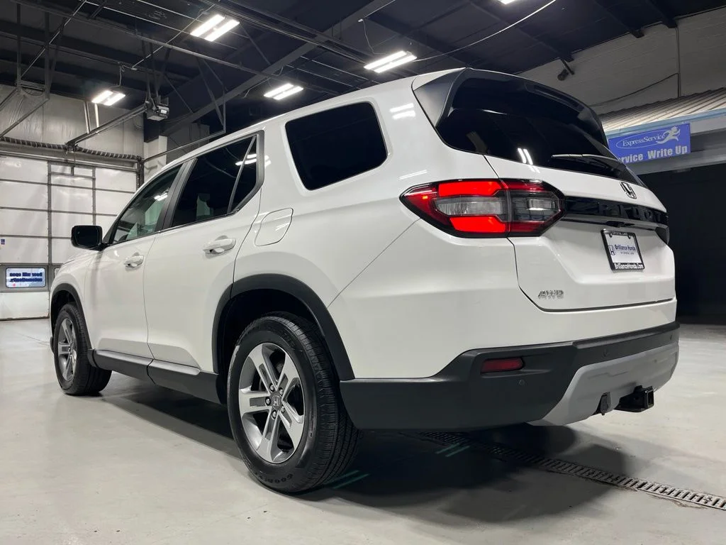 Certified Used 2023 Platinum White Pearl Honda AWD EX-L image 5