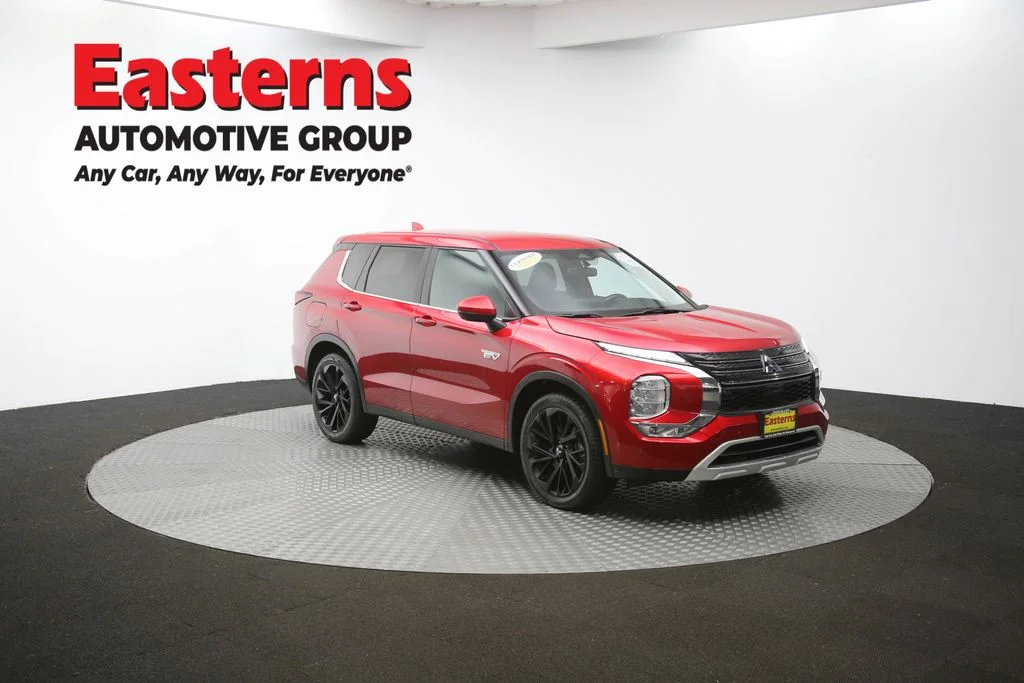 Used 2023 Red Mitsubishi SE image 48