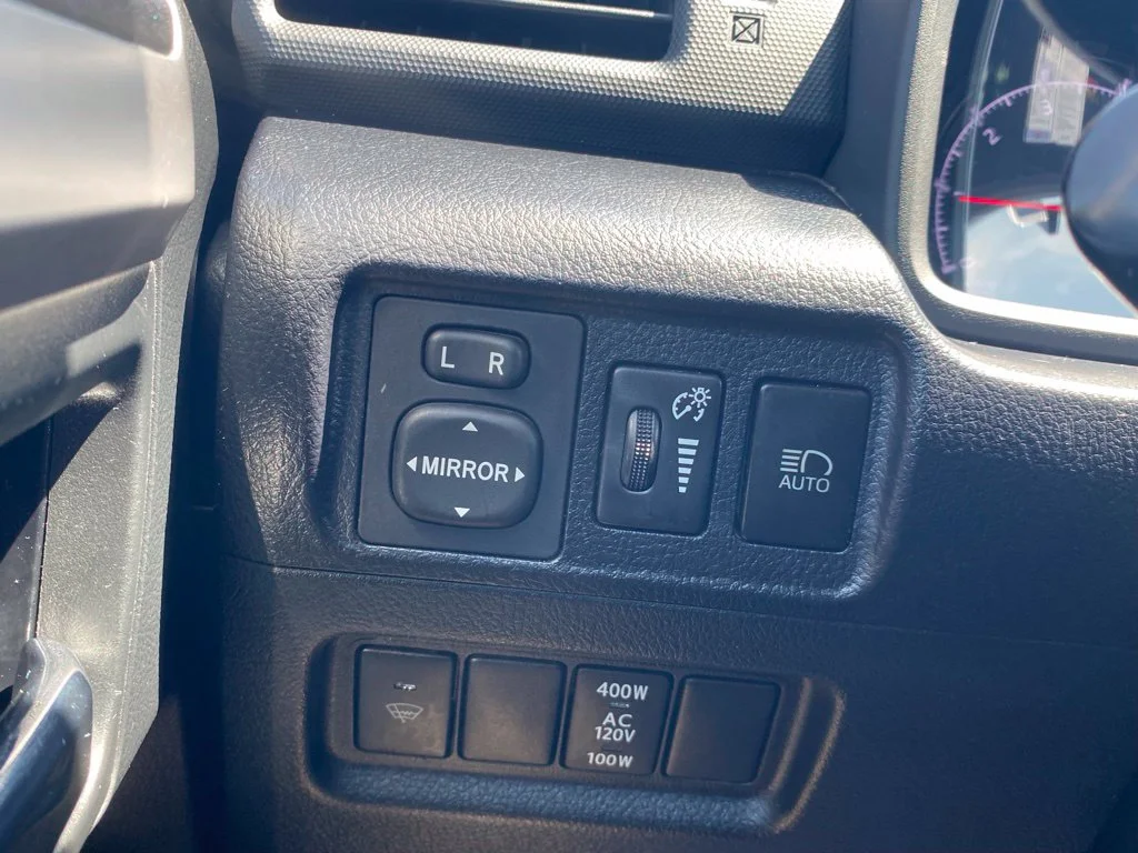 Used 2021 White Toyota SR5 image 23