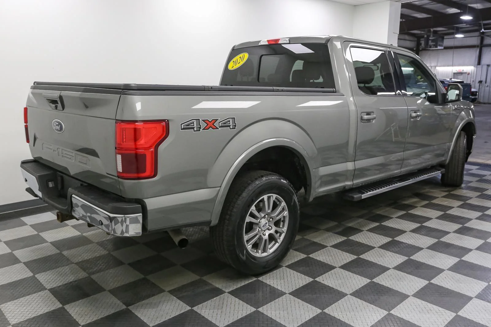 Used 2020 Silver Spruce Ford LARIAT image 9