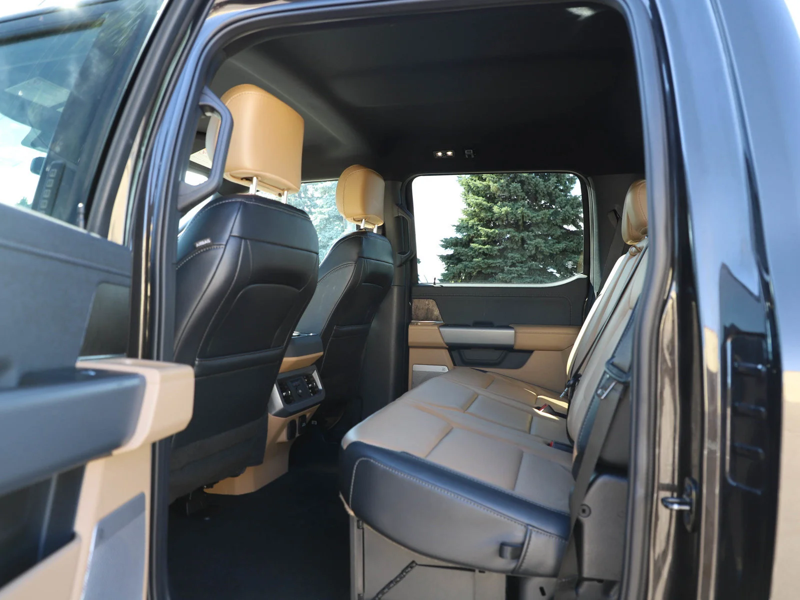 Used 2024 Bronze Metallic Ford Lariat image 18