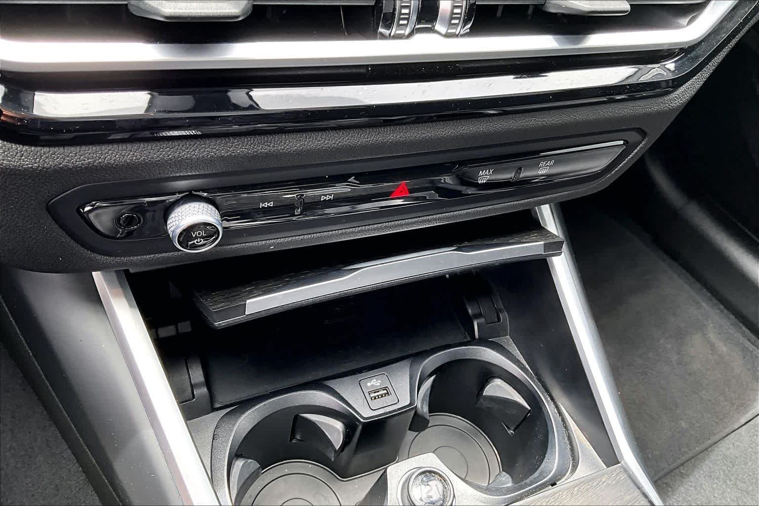 Used 2024 Skyscraper Grey Metallic BMW 330i image 30