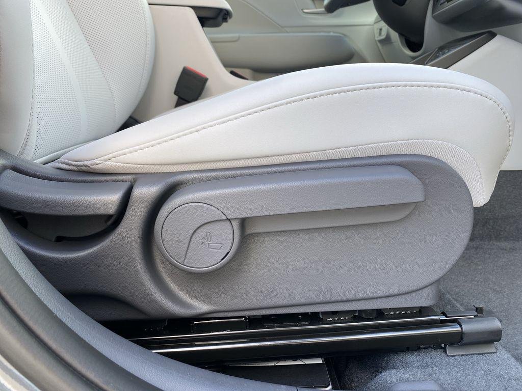 New 2026 Ecotronic Gray Pearl Hyundai Limited FWD image 35