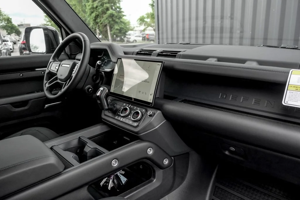 New 2026 Santorini Black Land Rover S image 23