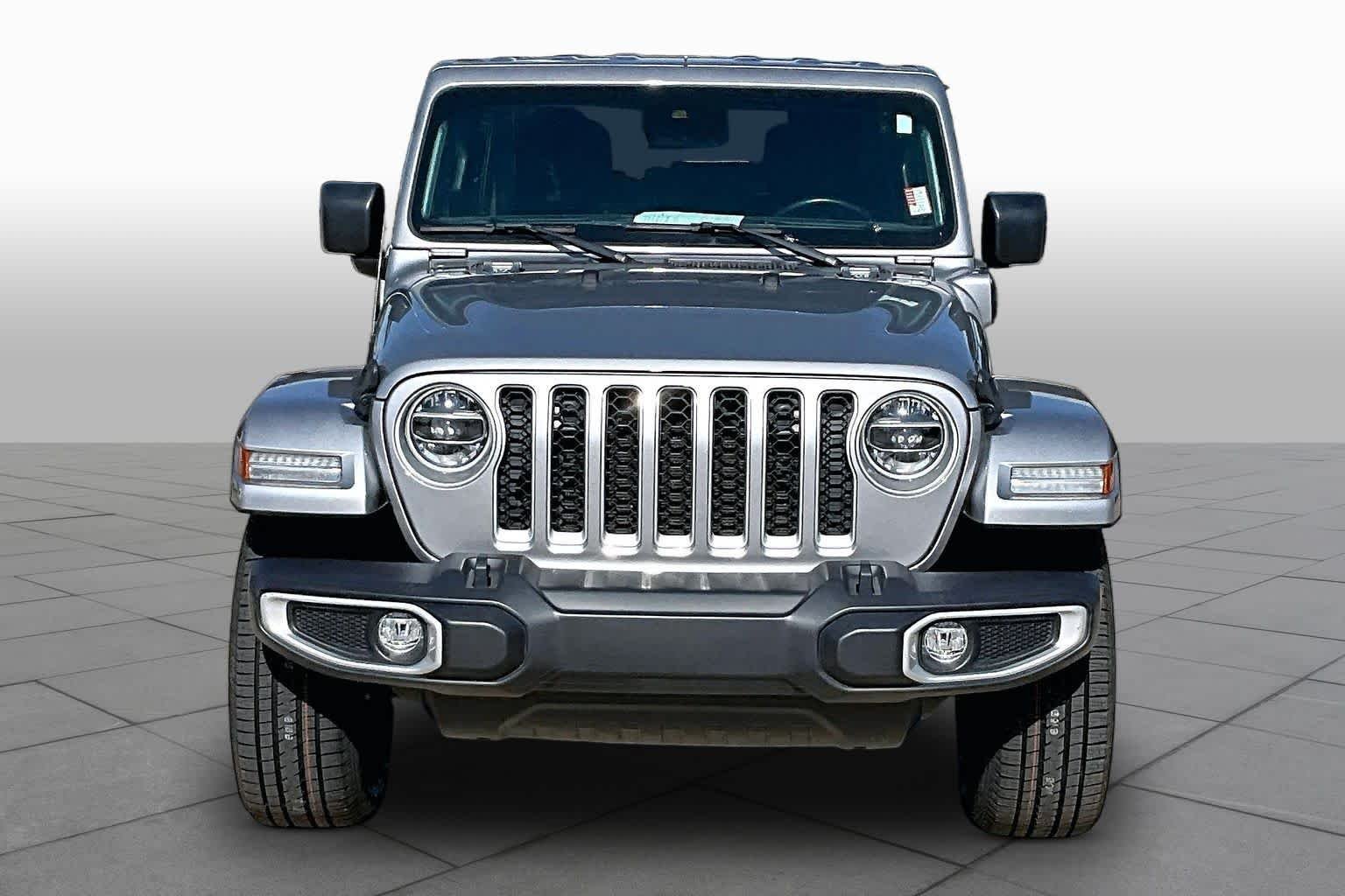Used 2021 Billet Silver Metallic Clearcoat Jeep Unlimited Sahara image 4