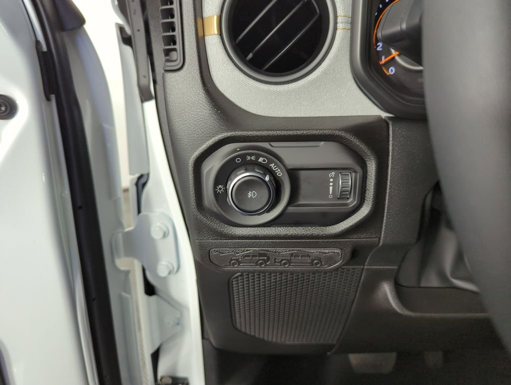 New 2026 Bright White Clear-Coat Exterior Paint Jeep Sport S image 20