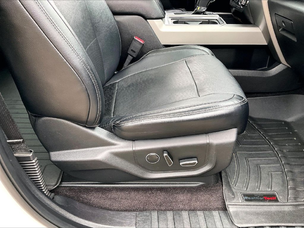 Used 2016 White Platinum Clearcoat Metallic Ford Lariat image 35