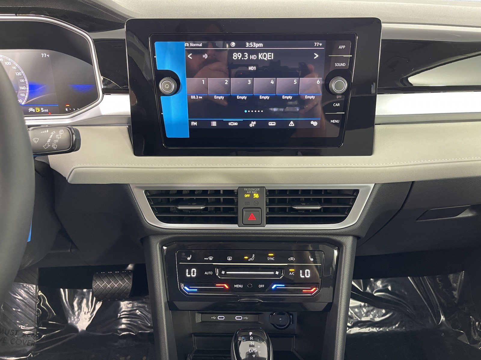 2025 Volkswagen Taos SE - Photo 26