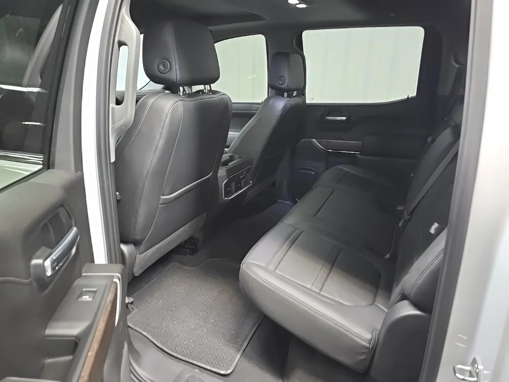 Used 2021 White GMC Denali image 32