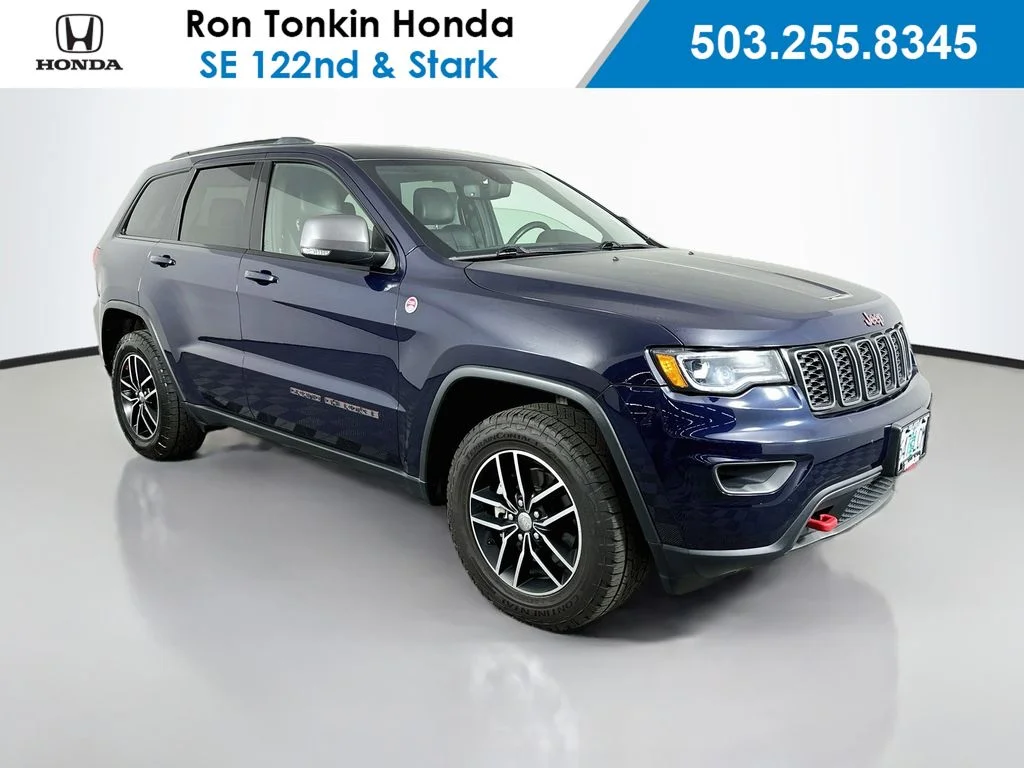 Used 2018 True Blue Pearlcoat Jeep Trailhawk image 1